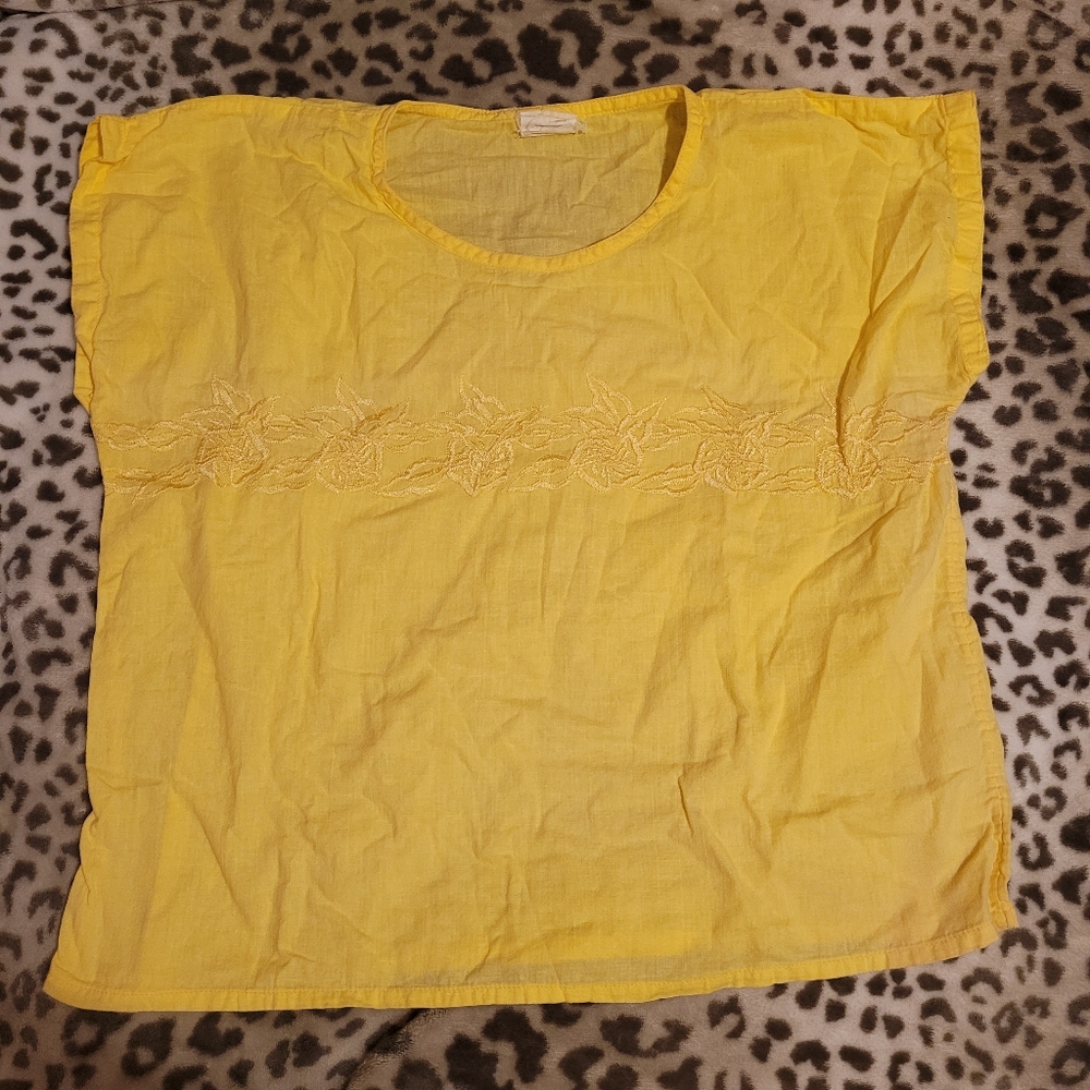 Chandni Yellow Tee Floral Embroidered Design Short Sleeve T-Shirt Women's Medium